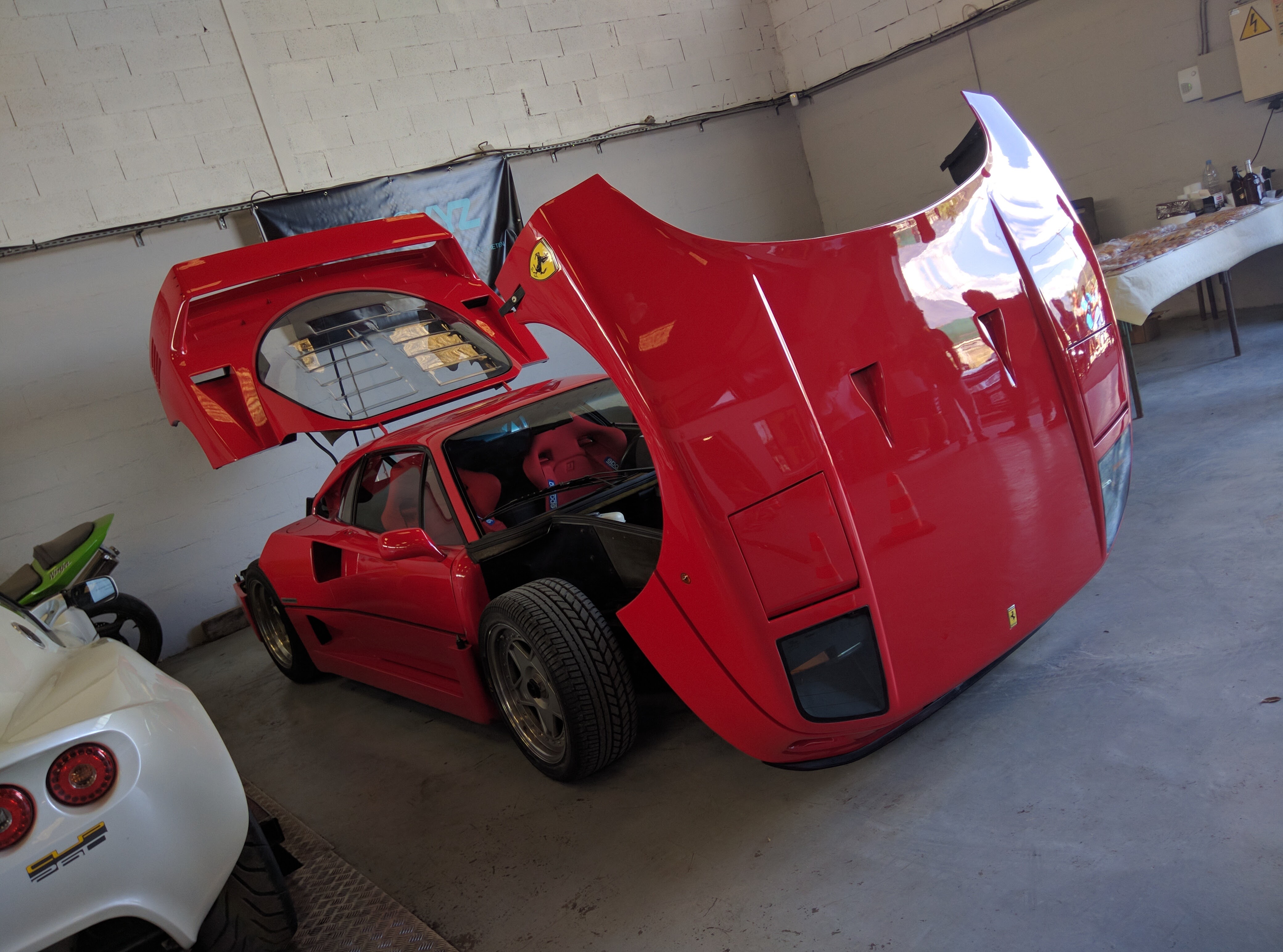 Ferrari F40 ouverte