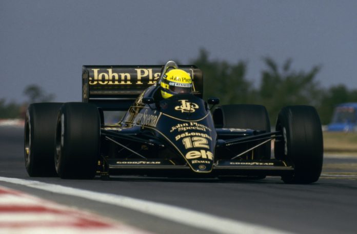 Ayrton Senna sur Lotus avec livrée JPS John Player Special