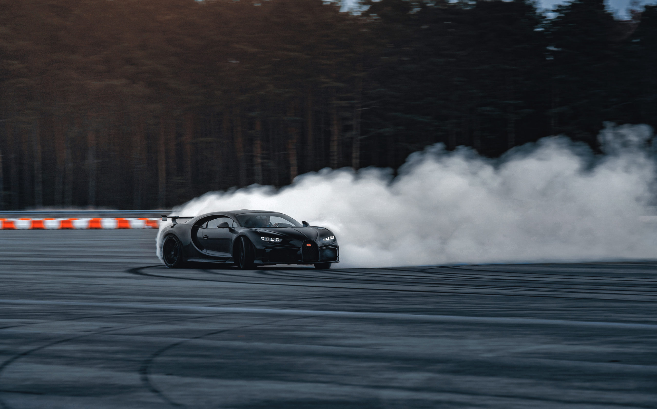 La Chiron Pur Sport drifte en « C » - Crédit photo : Bugatti